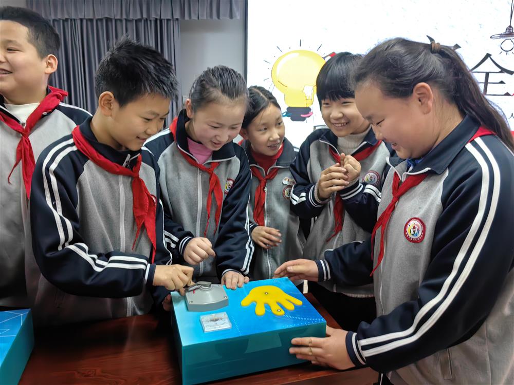 復(fù)興區(qū)鐵路小學(xué) 用電安全進(jìn)校園，點(diǎn)亮開學(xué)季